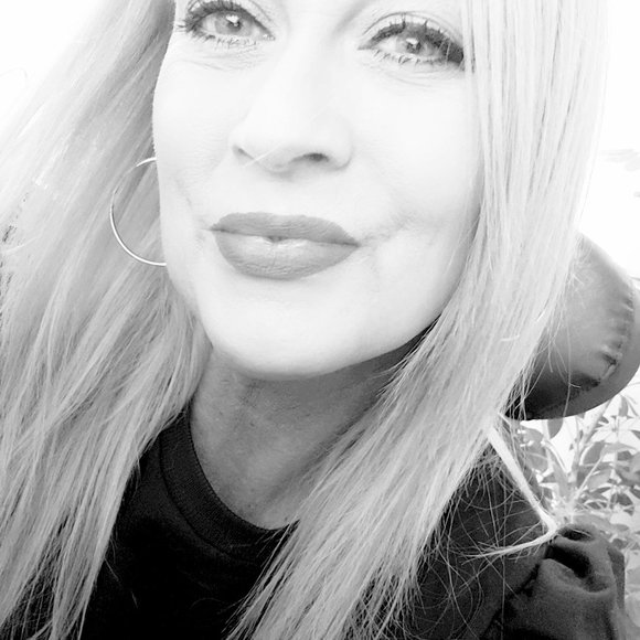 Meet your Posher, Stephani - Picture 1 of 1